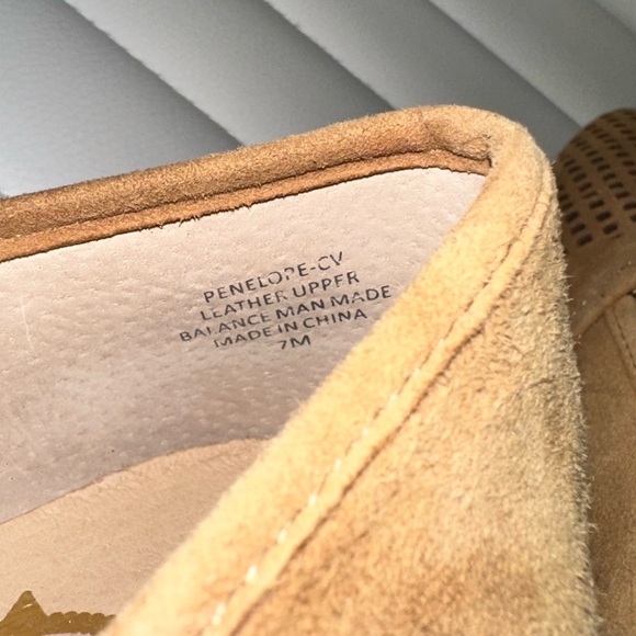 💝Crown Vintage Womens Tan Suede Perforated Smoking Flats Size 7 - Picture 9 of 10